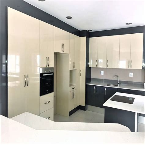High Gloss Modern Two Tone Kitchen Zingana Kitchens And Cabinetry Built