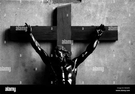 Crucifixión Del Jesucristo Blanco Y Negro Fotos De Stock Descarga 58