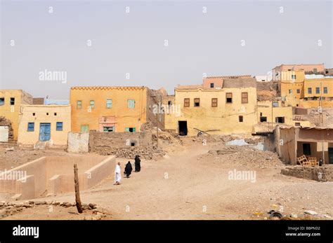 Qurna Old Desert Village Egypt Thebe Valley Of The Kings Stock Photo