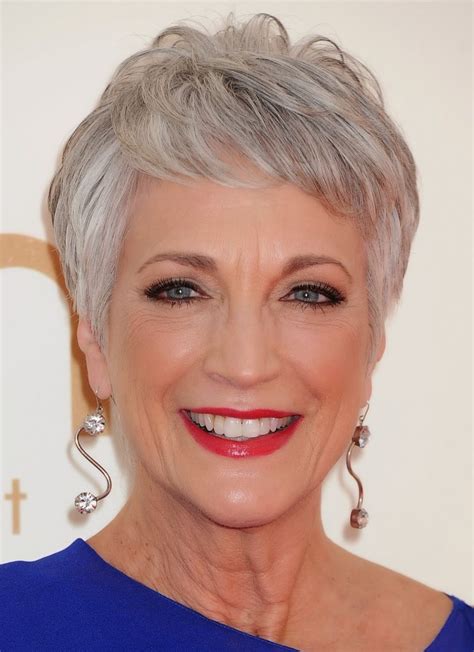 12 Trendy Short Hairstyles For Older Women You Should Try In 2020