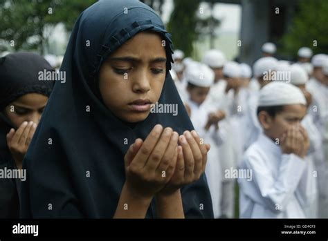 Indian School Girls Praying Hi Res Stock Photography And Images Alamy