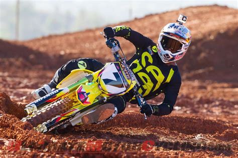 Bon à force de retour ratés, de plus ou james stewart va aller à la faute hier lors de la première manche en chutant lourdement. 2015 Yoshimura Suzuki | James Stewart Photo Shoot (Wallpaper)