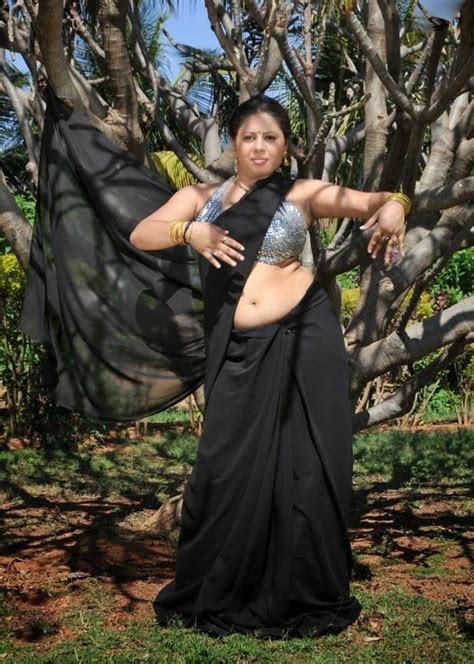 Actress Sunakshi Hot Navel Show Still Cine Gallery