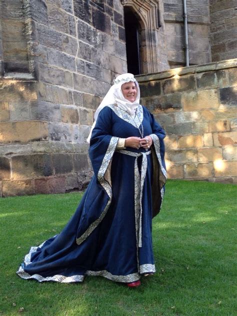 Eleanor Of Aquitaine At Skipton Castle Me 12th Century Dress