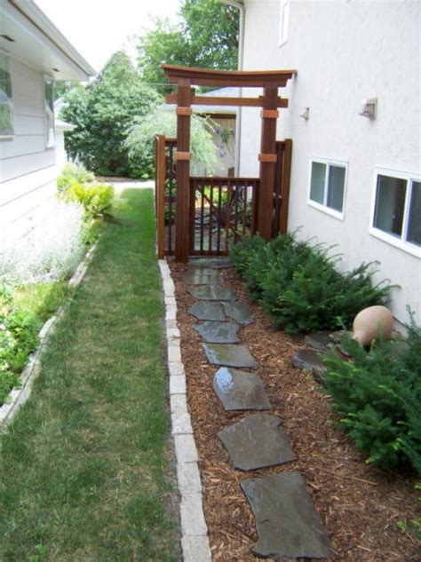 Low Maintenance Side Yard Ideas To Utilize That Space