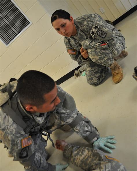 Soldiers Test Skills Attempt To Earn Medical Badge Article The