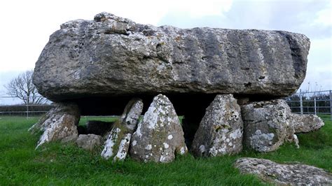 Lligwy Burial Chamber A Scheduled Neolithic Burial Chamber Flickr