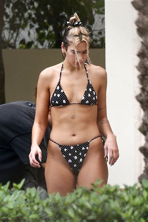 Dua Lipa en bikini à Miami 17 janvier 2020
