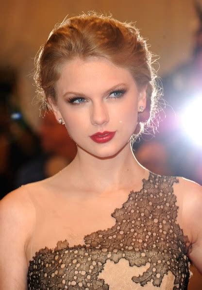 Taylor Swift Hot Pics ~ Celebrity Wallpapers