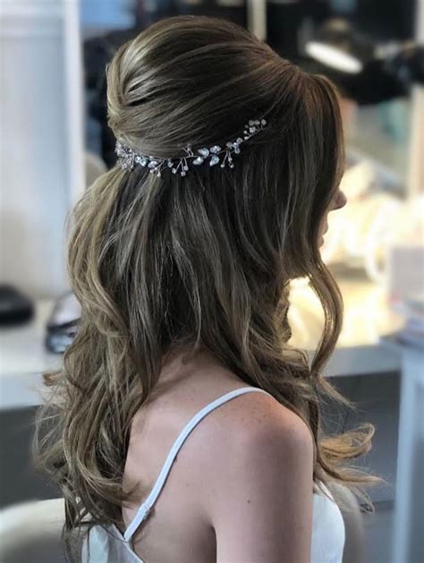 22 half up wedding hairstyles for 2020 ~ kiss the bride magazine wedding hairstyle images half