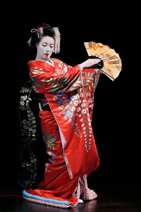 nihon-buyo,-la-danse-sakura-le-festival-japonais-du-printemps-nihon,-japanese
