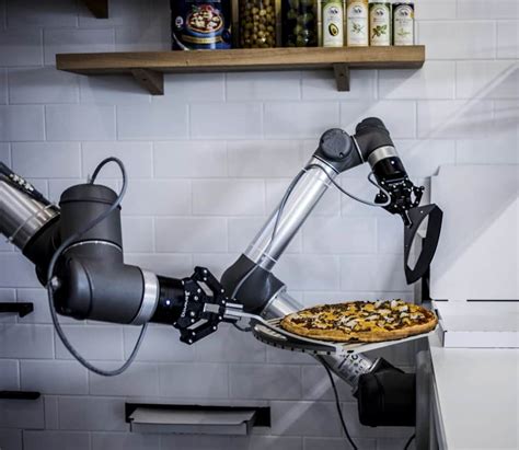 Pazzi la primera pizzería atendida por un robot en Francia Intriper