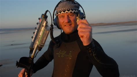 Couple's back yard may belong to the government. 18 carat gold nugget found on Westward Ho! beach | West ...