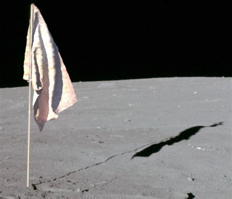 Us Flag From 1969 On The Moon 2017 Uv Radiation Bleached The Colors