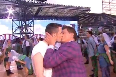 commonwealth games john barrowman s glas gay kiss deserved a medal for standing up to bigots