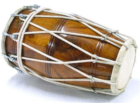 Alat musik yang berupa dua batang logam seperti pendayung, berasal dari sulawesi selatan. Mari belajar: Alat-alat Muzik Masyarakat India