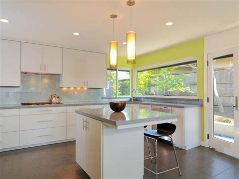 A cheerful kitchen makeover for $935. 30+ Extraordinary Modern White Kitchen Cabinets Design Ideas - Decor & Gardening Ideas