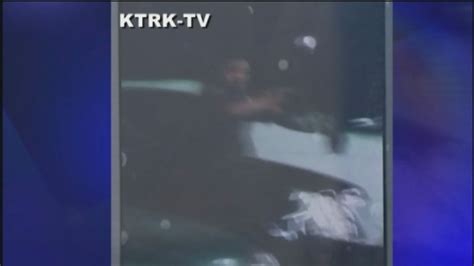 Video 2 Hpd Officers Shoot Man Multiple Times In Southwest Houston