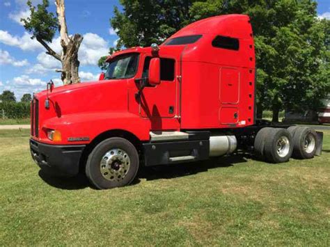 Kenworth T600 2006 Sleeper Semi Trucks