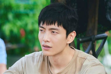 Lee Min Ki Is A Relatable Guy Whos Lost Sight Of His Dreams In New Drama With Kim Ji Won