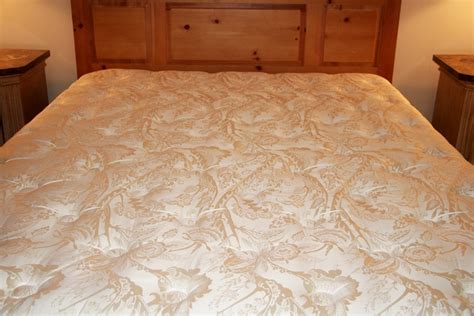 Broyhill Fontana Queen Bed With Mattress Ebth