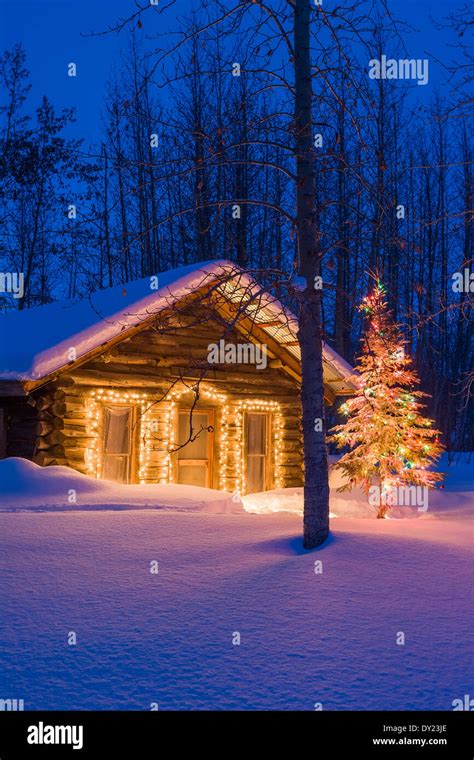 Log Cabin Night Forest Hi Res Stock Photography And Images Alamy