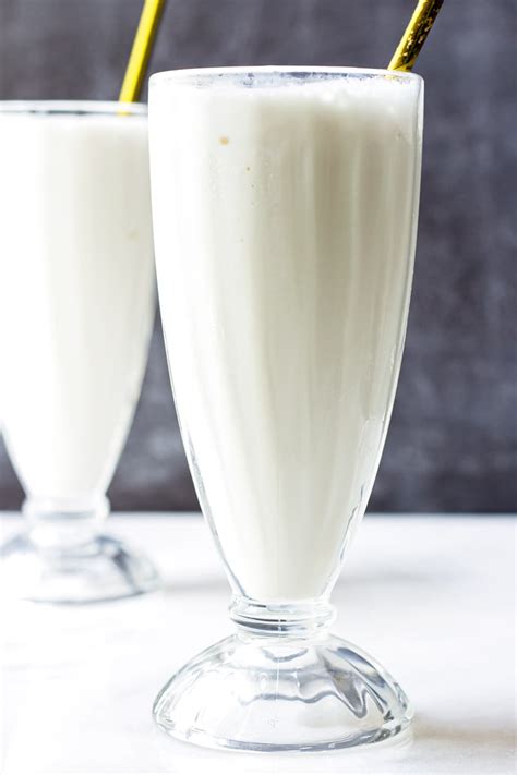 Easy Creamy Vanilla Milkshake Recipe To Make