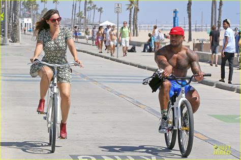 Kelly Brooks Fiance David Mcintosh Is Too Sexy For His Shirt On Venice Bike Ride Photo