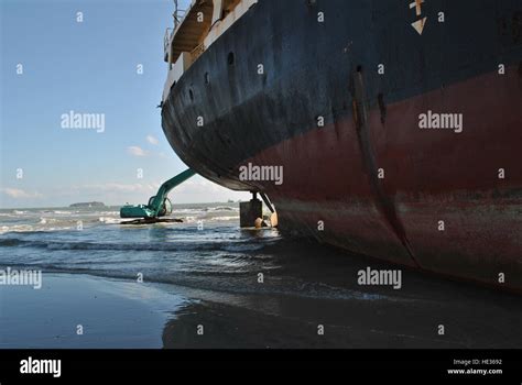 Ran aground oil tanker in Thailand Stock Photo - Alamy