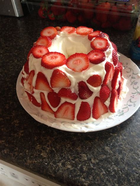 Angel Food Cake With Whipped Cream And Strawberries