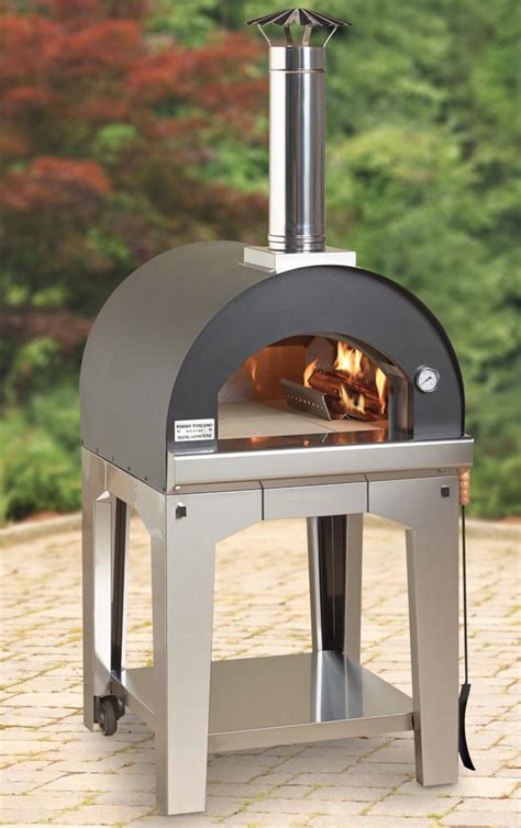 A wood fired earth oven can be made from readily available and often free materials. Why bother with delivery? Make your own pizza in this wood ...