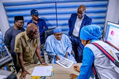 President Buhari At The Apc Situation Room Pictures Politics Nigeria