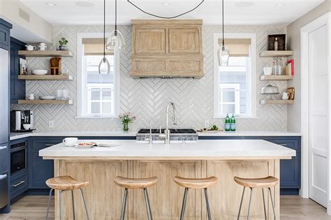 White oak modern kitchen island. California Duplex Home Design - Home Bunch Interior Design ...