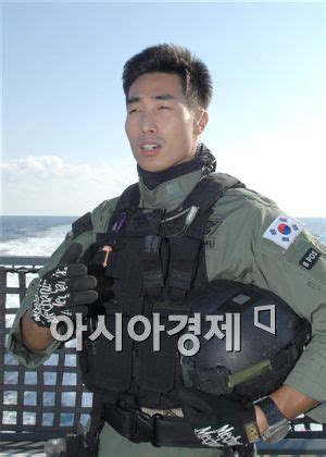 미성년자 성폭행범 20년 만에 검거 dna는 범인을 잊지 않았다. 청해부대 영웅으로 돌아온 '특수전 전문가' - 아시아경제