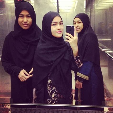 Terbaharu, elfira loy dalam satu perkongsian di instagram berkata sanggup menghabiskan wangnya jika ada ahli keluarga ditimpa kesusahan. Elfira Loy Menunaikan Umrah Bersama Keluarga (16 GAMBAR ...