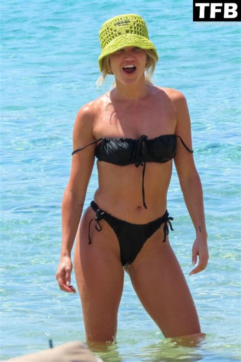 Ashley Roberts Flaunts Her Incredible Body In A Black Bikini On The Beach In Mykonos 65 Photos
