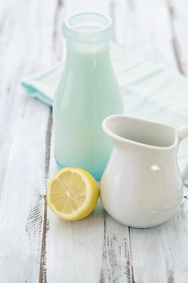 But don't drop everything and race to the grocery store when you can make your own substitute with two very common ingredients. 6 Easy Buttermilk Substitutes (How to Make Buttermilk ...