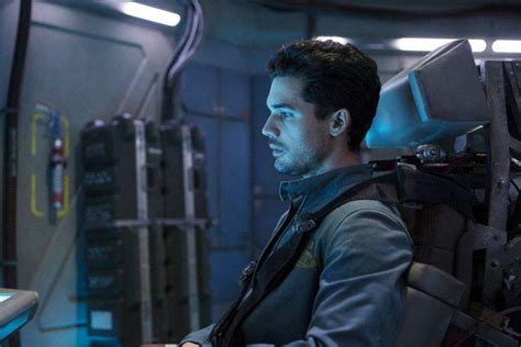 Syfys New Space Opera The Expanse Gets Off To A Terrific Start