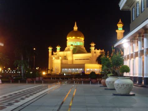 Central Mosque, Bandar Seri Begawan, Brunei. | Central ...