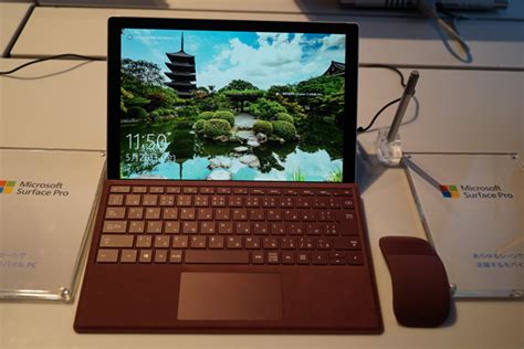 It's lighter than the bag that you carry it in. 新「Surface Pro」日本で6月15日発売 価格は10万5800円から LTEモデル ...