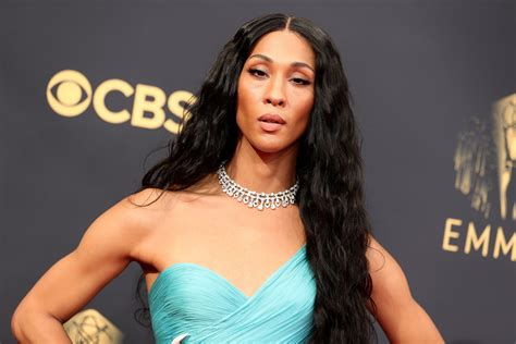Mj Rodriguez Just Became The First Transgender Woman To Win A Golden Globe Glamour