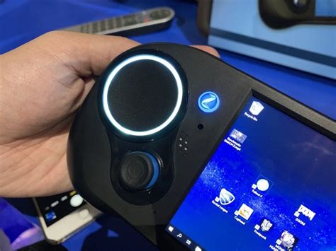 Smach Z Handheld Gaming Pc Makes Its Real World Debut At E3 Liliputing