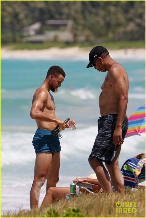Shirtless Stephen Curry Hits The Beach With Wife Ayesha Photo 3918225