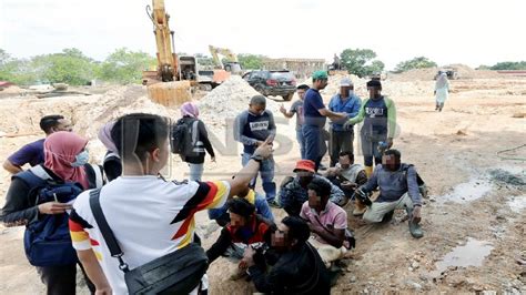 Check spelling or type a new query. Salah guna permit | Harian Metro