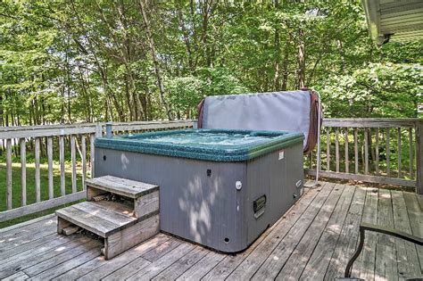 Pocono Lake Resort Home W Hot Tub And Pool Table Updated 2020 Tripadvisor Pocono Lake