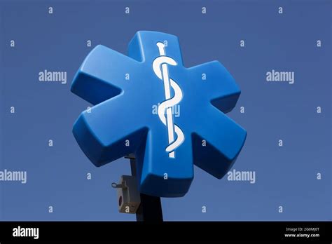 Star Of Life Medical Symbol On A Pole Stock Photo Alamy