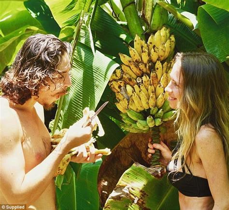 Freelee The Banana Girls New Off Grid Lifestyle Daily Mail Online
