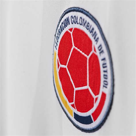 Together with their blue shorts and red socks, it forms a look reminiscent of the flag. Colombia 2016 Copa America Kit Released - Footy Headlines