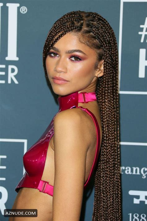 Zendaya Shows Off Her Plastic Boob Cast At The 25th Annual Critics