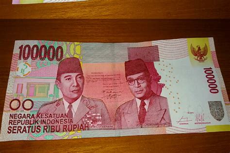 Rectoverso sendiri adalah suatu teknik cetak khusus pada uang kertas pada posisi yang sama dan saling membelakangi di bagian depan dan bagian belakang uang kertas terdapat. BI Segera Keluarkan Uang NKRI dengan Desain Baru dan ...